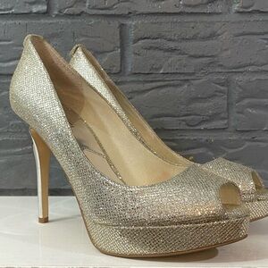 MICHAEL KORS GLITTER SILVER PLATFORM PEEP‎ TOE HEELS